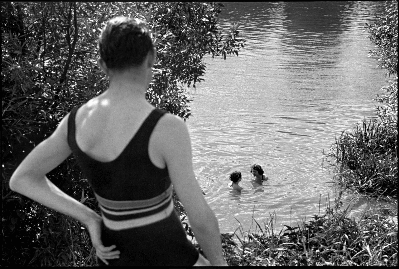 출처 : https://www.magnumphotos.com/arts-culture/society-arts-culture/en-vacances-the-first-paid-french-holidays/