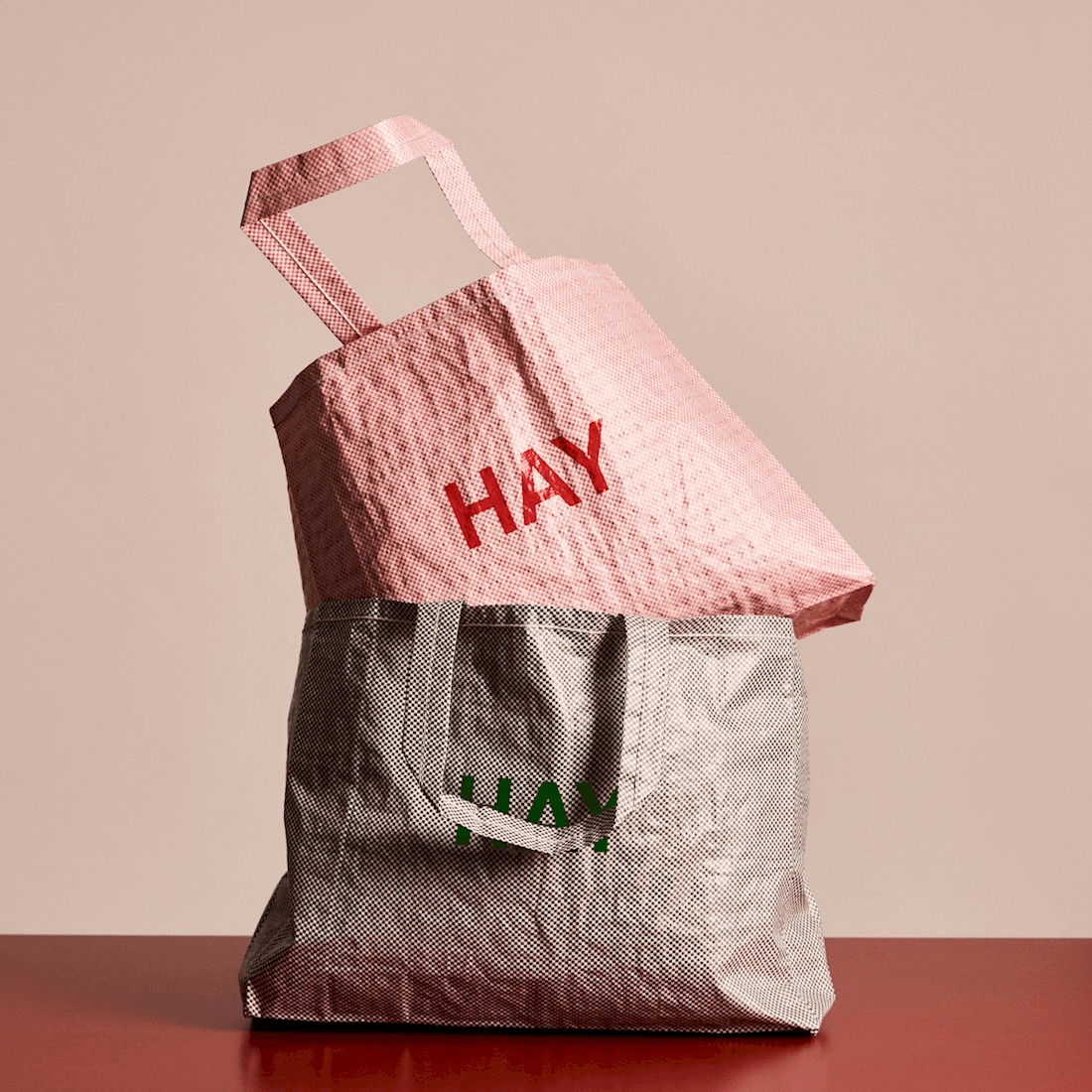 출처 :  https://www.hay.com/hay/accessories/non-textiles/travel-1/bags-1/candy-mono-bag | Hay candy mono bag, Hay 에코백