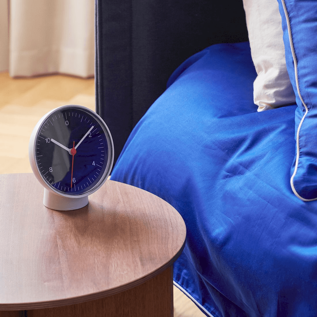 출처 : https://www.hay.com/hay/accessories/non-textiles/indoor-living-1/decor/table-clock | Hay 테이블 시계, Hay table clock